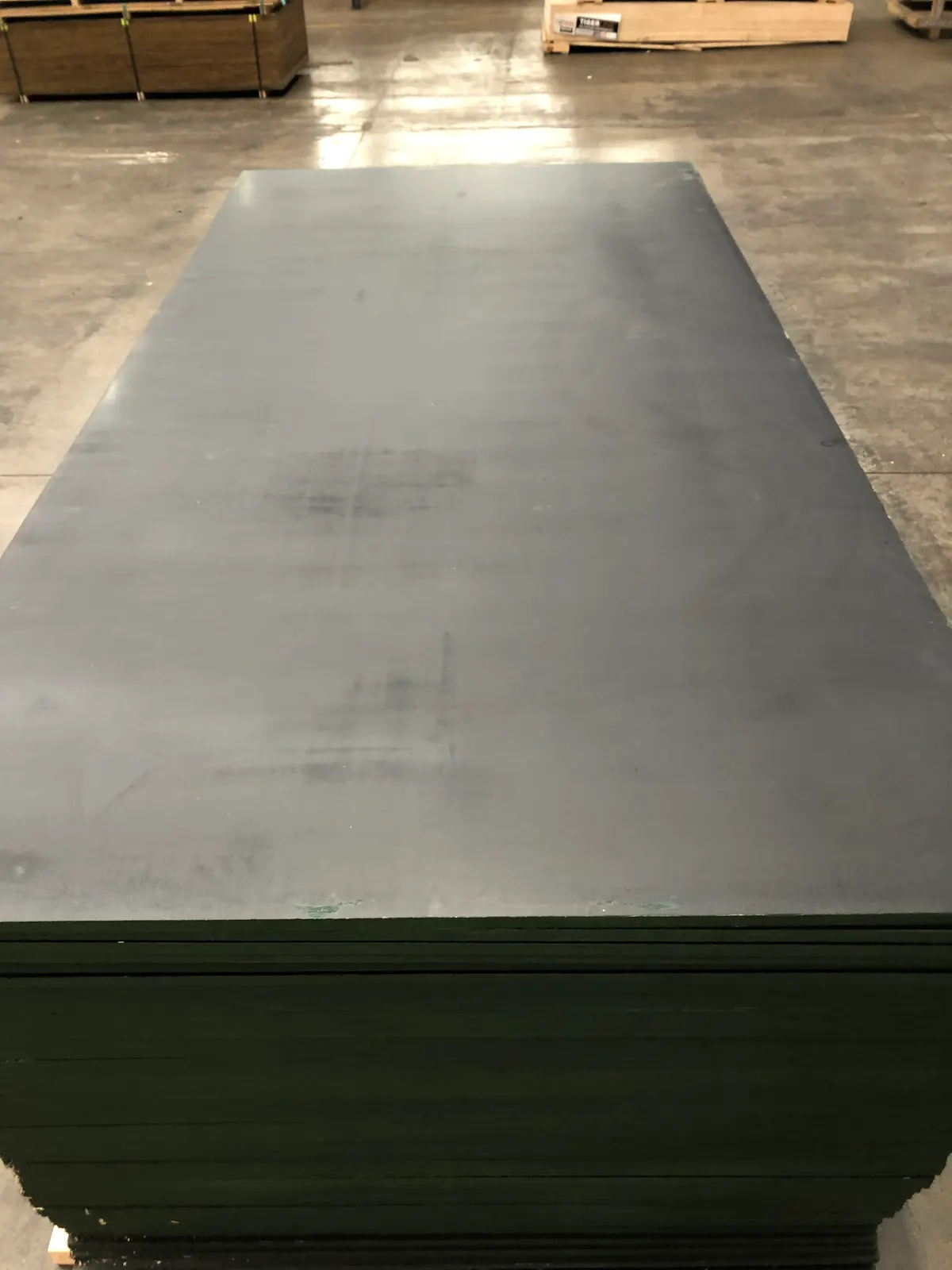 Formply black film face surface detail
