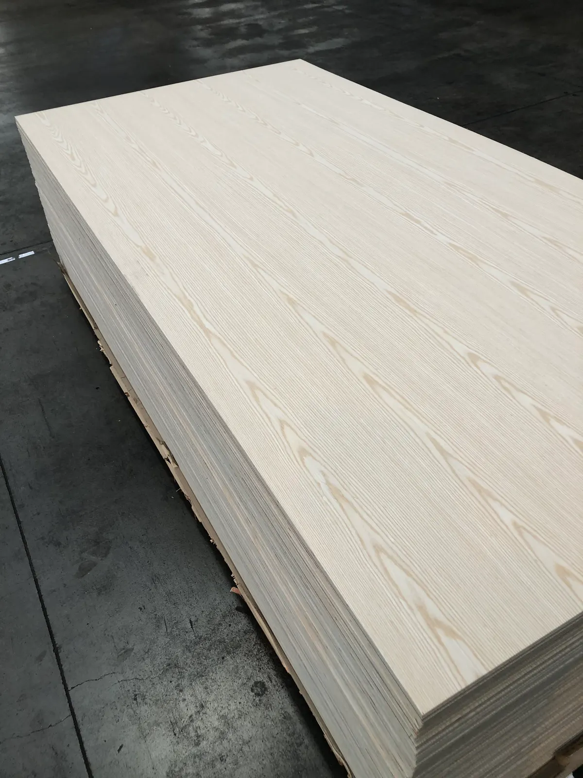 White oak plywood sheet edge and face detail